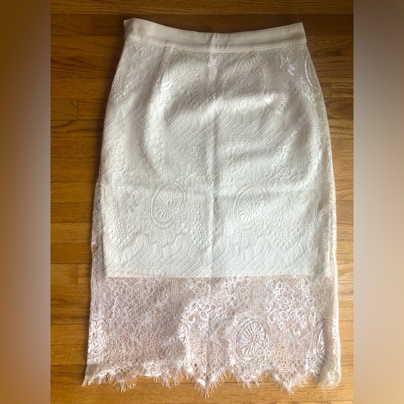 PEACEBIRD Cream Lace Topped Mini Skirt - Picture 3 of 10